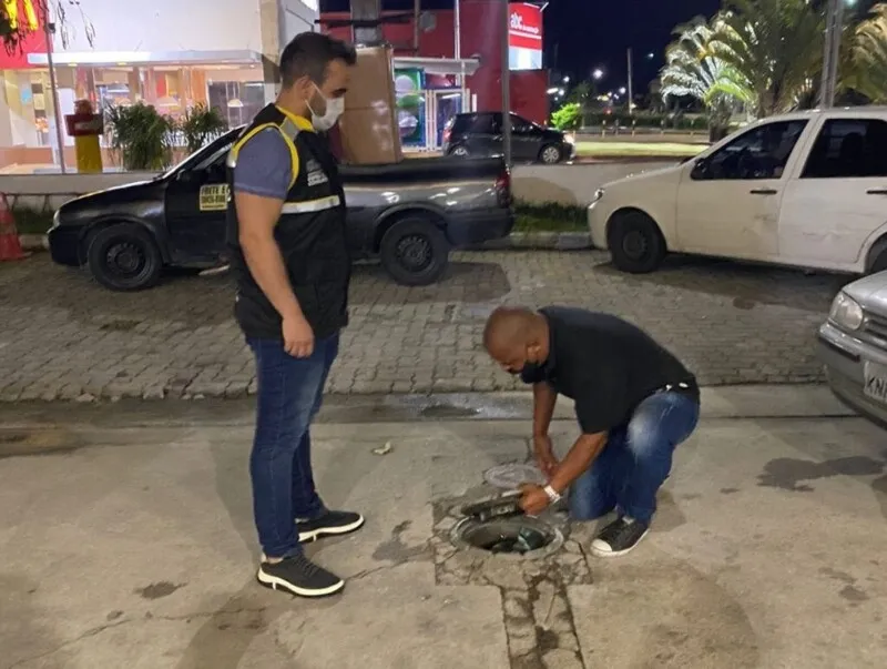 Os motoristas que abasteceram no local, logo após as fortes chuvas denunciaram os problemas com a gasolina