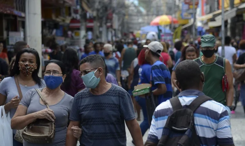 Rio é a primeira capital do país a desobrigar uso de máscara facial