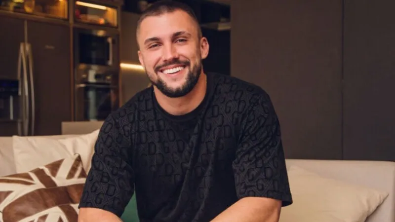 Arthur Picoli deixou escapar o ocorrido durante uma live