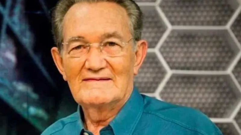 Léo Baptista é um dublador, jornalista e locutor brasileiro de 89 anos de idade