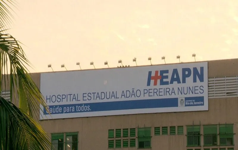 Ele está no Hospital Estadual Adão Pereira Nunes