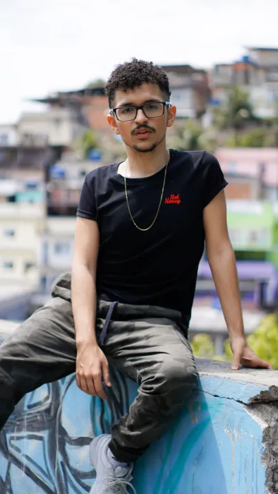 DeLuca, cantor, compositor e produtor musical