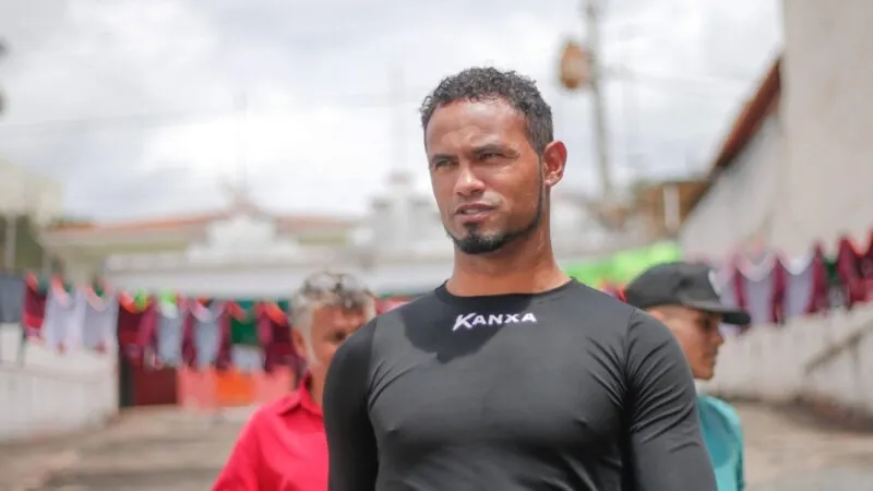 O goleiro cumpre a pena de 22 anos em regime aberto