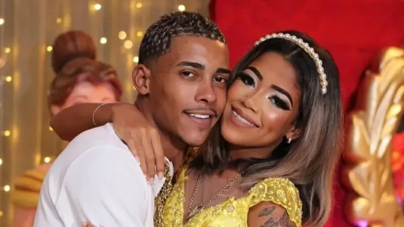 A gravidez da jovem causou polêmica nas redes por ela ter apenas 17 anos e ser mãe de três crianças