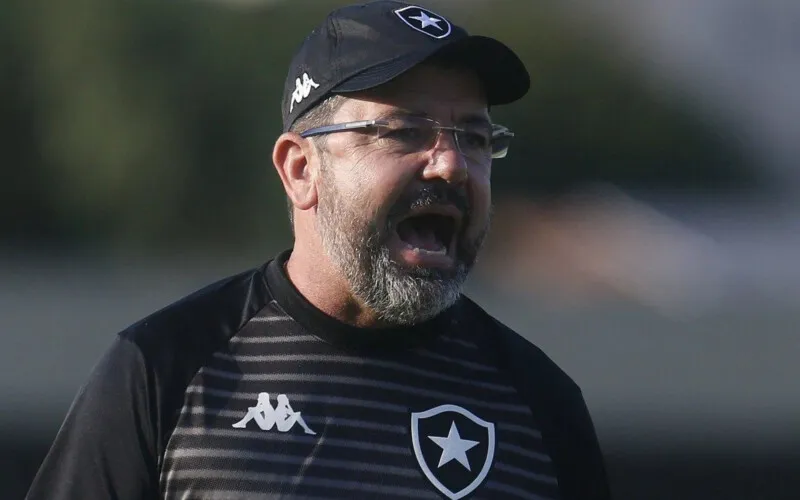 Técnico foi expulso no dia em que estreou no comando da equipe
