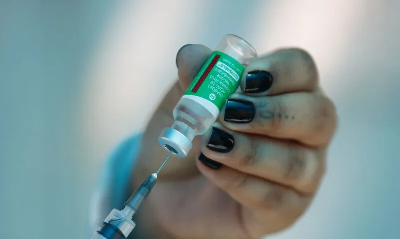 Imagem ilustrativa da imagem Rio recebe mais de 800 mil doses de vacina contra a covid-19