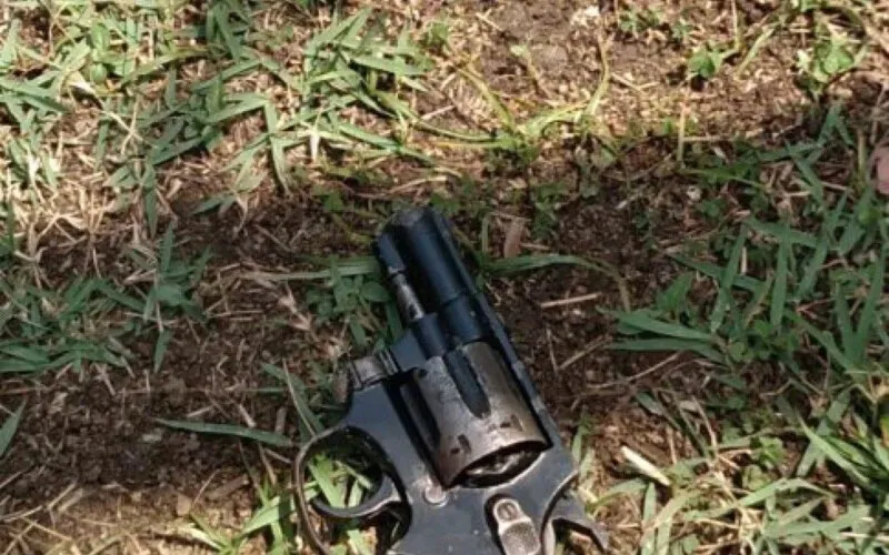 Polícia também apreendeu um revólver com munição