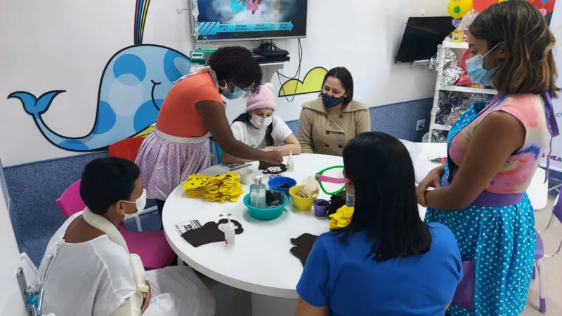 A criançada também ganhou brinquedos e muitas guloseimas