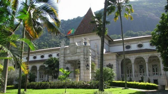 Família ficou mantida refém por cerca de 50 minutos