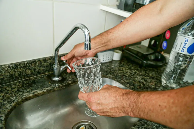 Segundo a administração do condomínio, a falta de água é recorrente