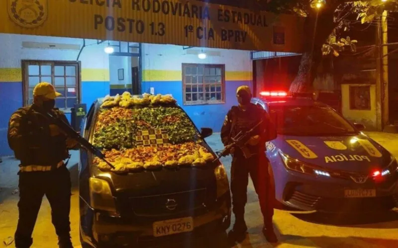 O material, avaliado em cerca de R$ 40 mil, foi apreendido