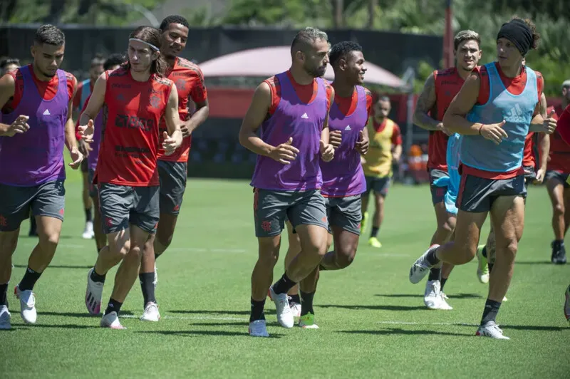 Filipe Luís, João Gomes e Isla terão que cumprir isolamento