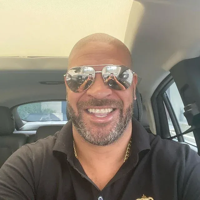 Adriano deve pagar mais de R$ 3.500 em multas