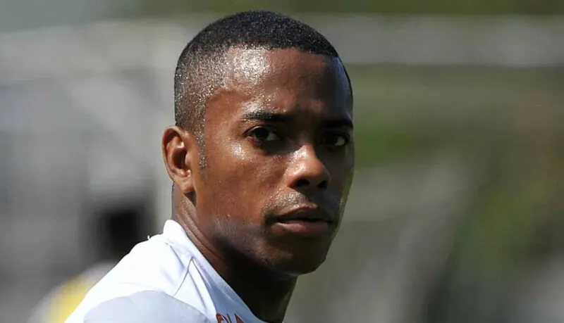 Robinho foi condenado a nove anos de prisão por estupro