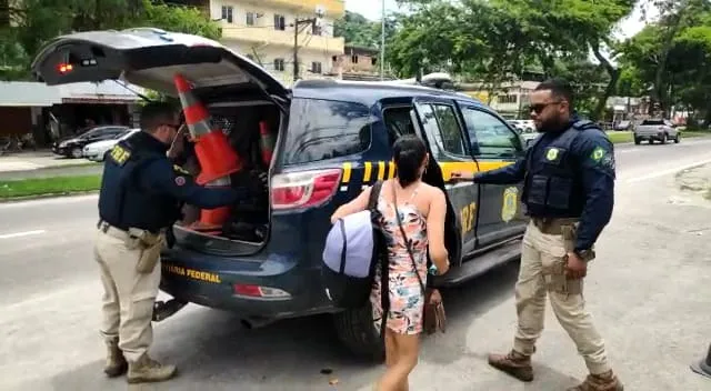 A mulher foi encontrada pelos policiais bastante debilitada
