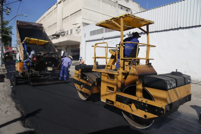 Pelo menos 54 vias da cidade estão recebendo ou receberão a melhoria