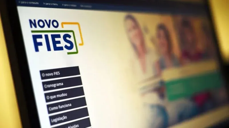 Com o FIES, estudantes podem ingressar em universidades privadas e pagar o curso após a formação