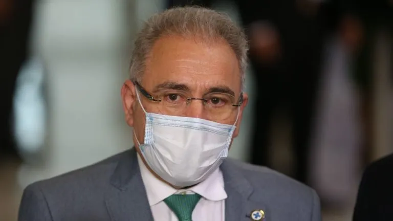 Segundo o ministro, a vacinação é a melhor forma de combater a variante