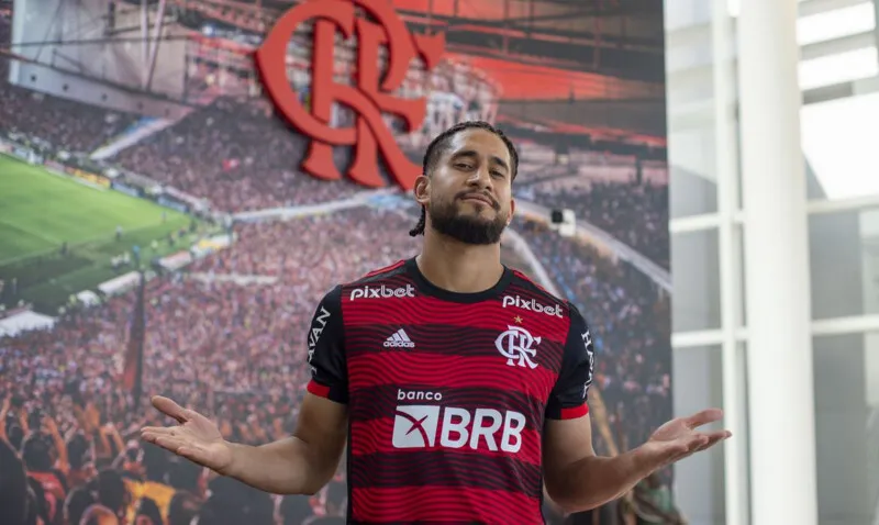 O zagueiro se machucou durante o treinamento da última quinta-feira (17)