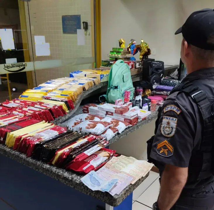 Segundo a polícia, o casal de criminosos é de São Gonçalo