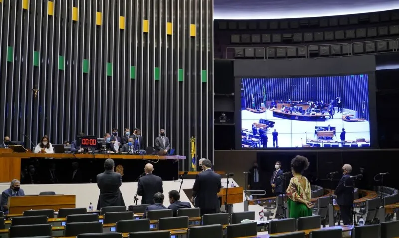 Câmara aprova PEC que prevê mudanças nas regras eleitorais