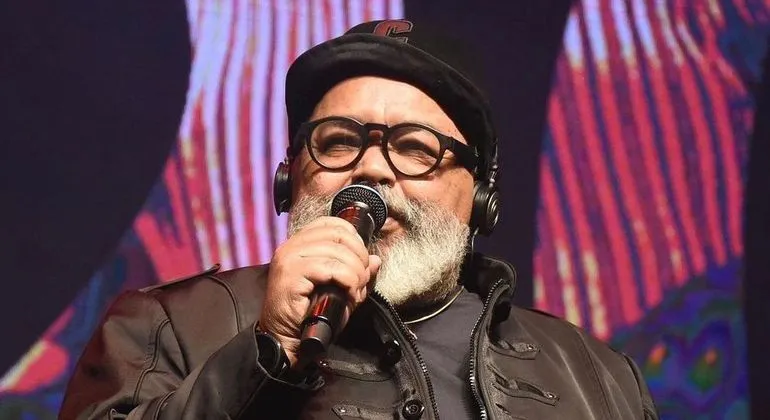 O cantor tem 72 anos
