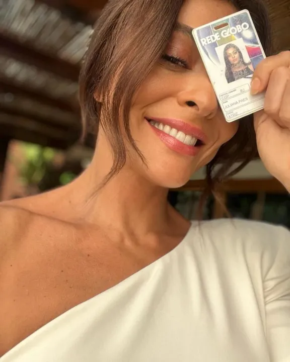 "Feliz!!! Sou uma grande privilegiada por fazer parte da história da TV brasileira pelas mãos da Globo." - Juliana Paes se expressou através de suas redes sociais.