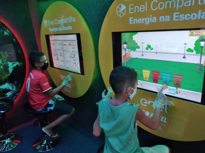 O projeto tem o objetivo de promover a mudança de hábitos de consumo de energia da comunidade escolar