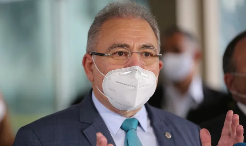 Ministro da Saúde pede demissão, diz site 