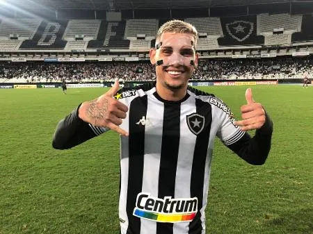 Navarro marcou dois gols na vitória contra o Brusque nesta quarta-feira (20)