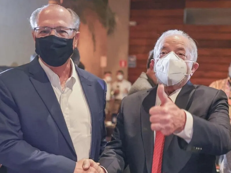 Alckmin e Lula durante jantar em SP, em 2021