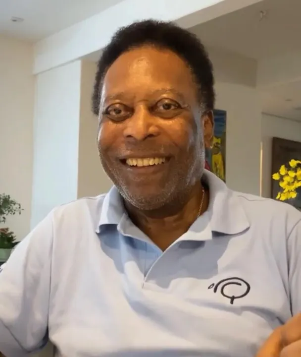 Pelé manda recado e avisa fãs que estado de saúde não é grave