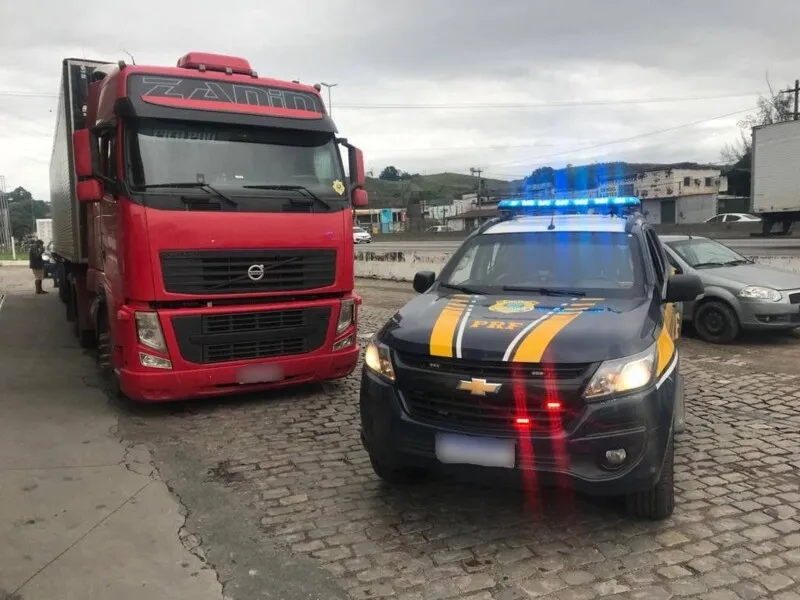 Veículo foi recuperado pela PRF na tarde deste sábado (30)