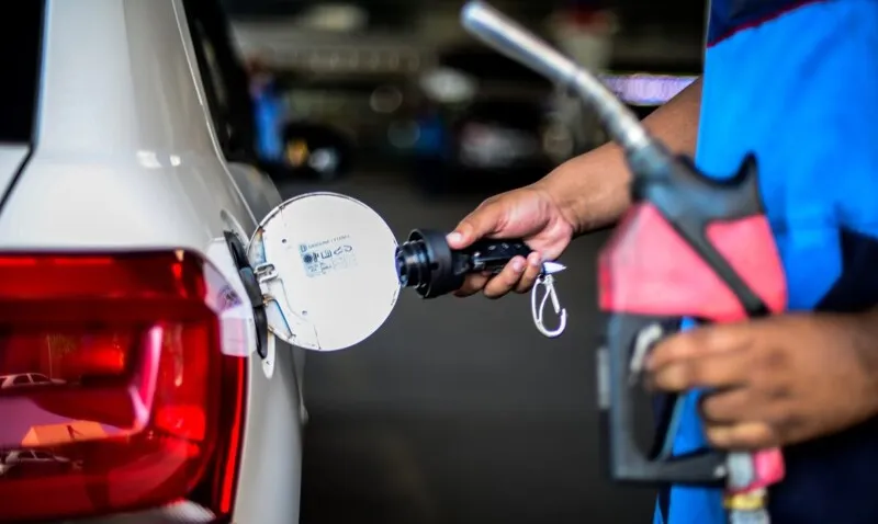 O preço médio de venda nas refinarias passa de R$ 2,81 para R$ 3,06 por litro