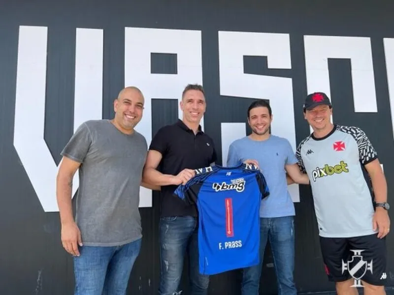 Vasco mira Fernando Prass como coordenador técnico do clube