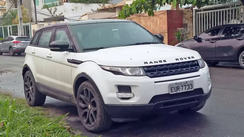 Ranger Rover apreendida em frente à casa do líder da quadrilha, o Frango