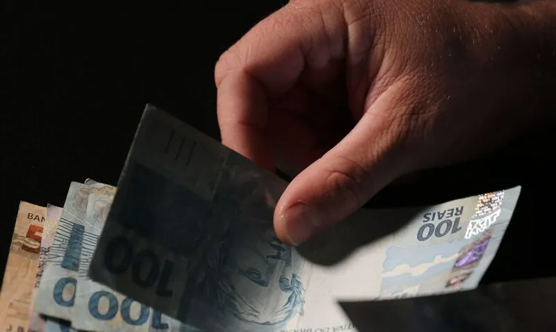 A consulta foi aberta na noite de 13 de fevereiro