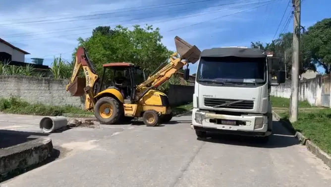 Barricadas impediam a movimentação pelos locais  