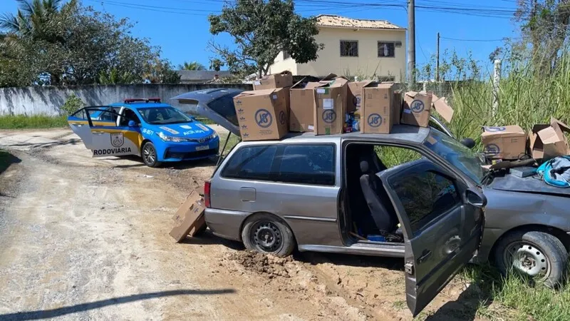 Carro utilizado na fuga foi interceptado após o motorista perder a direção