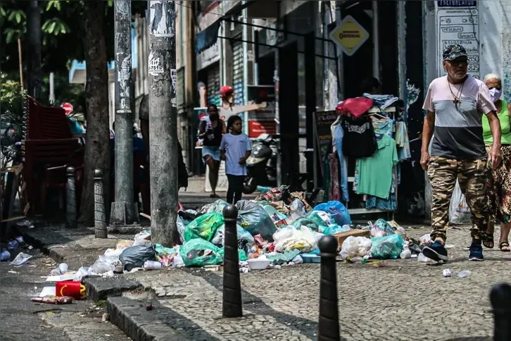 O protesto dos garis começou na última segunda-feira (28)