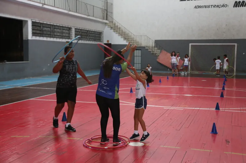 Os exercícios são um método de praticar atividades físicas sem aparelhos