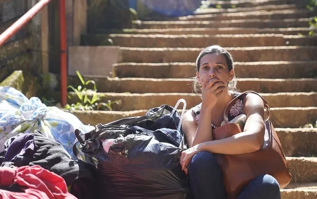 Foi necessário retirar as crianças pelas grades