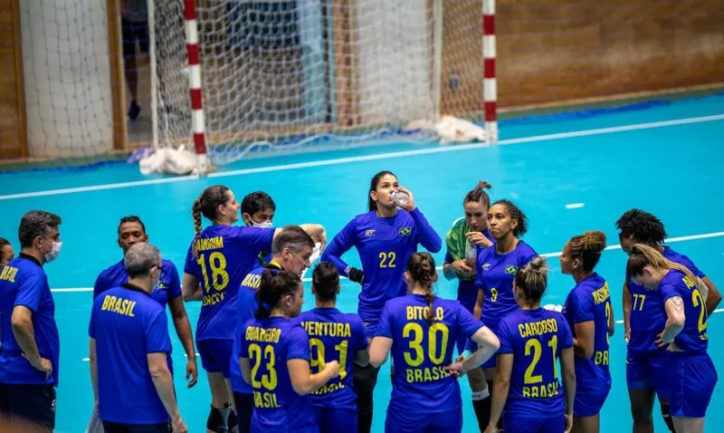 Seleção brasileira durante estreia na competição