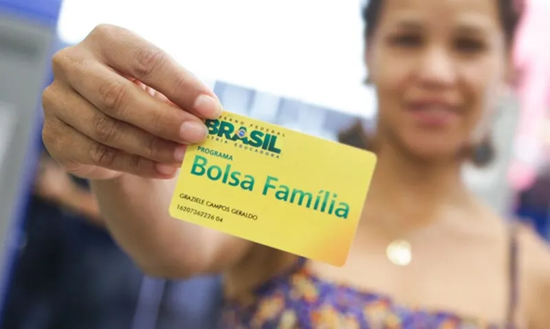 Bolsonaro apresenta proposta de emenda constitucional ao texto do Bolsa Família