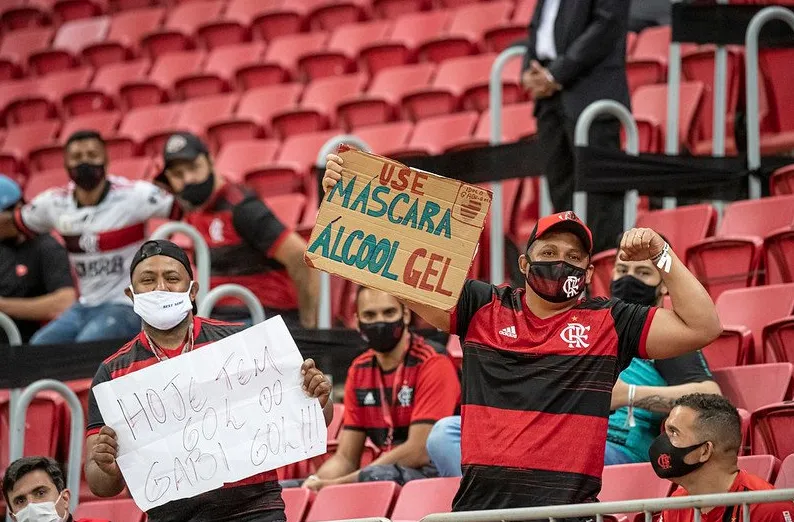 Jogo contra o Defensa y Justicia, da Argentina, teve presença de público