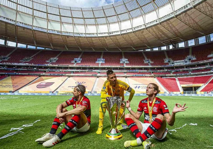 Rubro-Negro renova com trio da geração 85, Diego RIbas, Diego Alves e Filipe Luís
