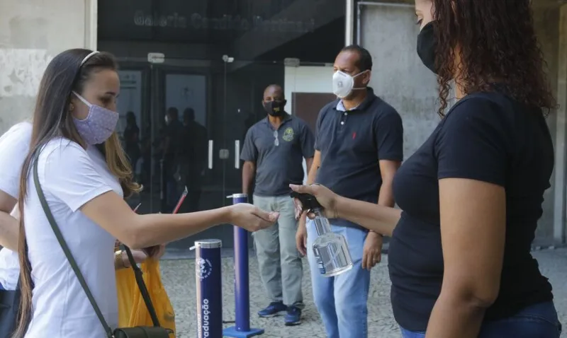 A versão impressa ainda concentra a maior parte dos candidatos