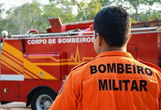 Os bombeiros foram acionados para o caso