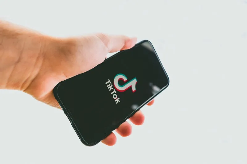 Desafios do TikTok viram 'febre' entre crianças e adolescentes