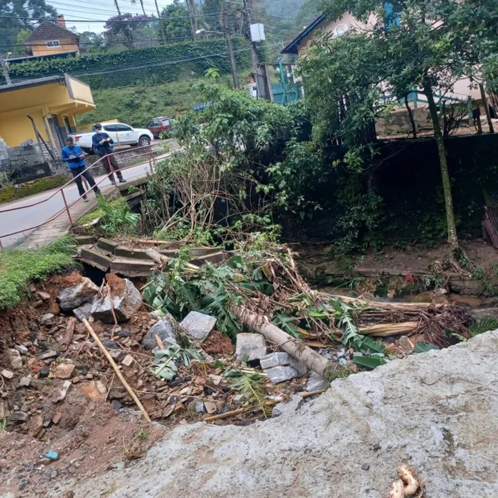 Solapamento da margem direita do afluente do rio Piabanha